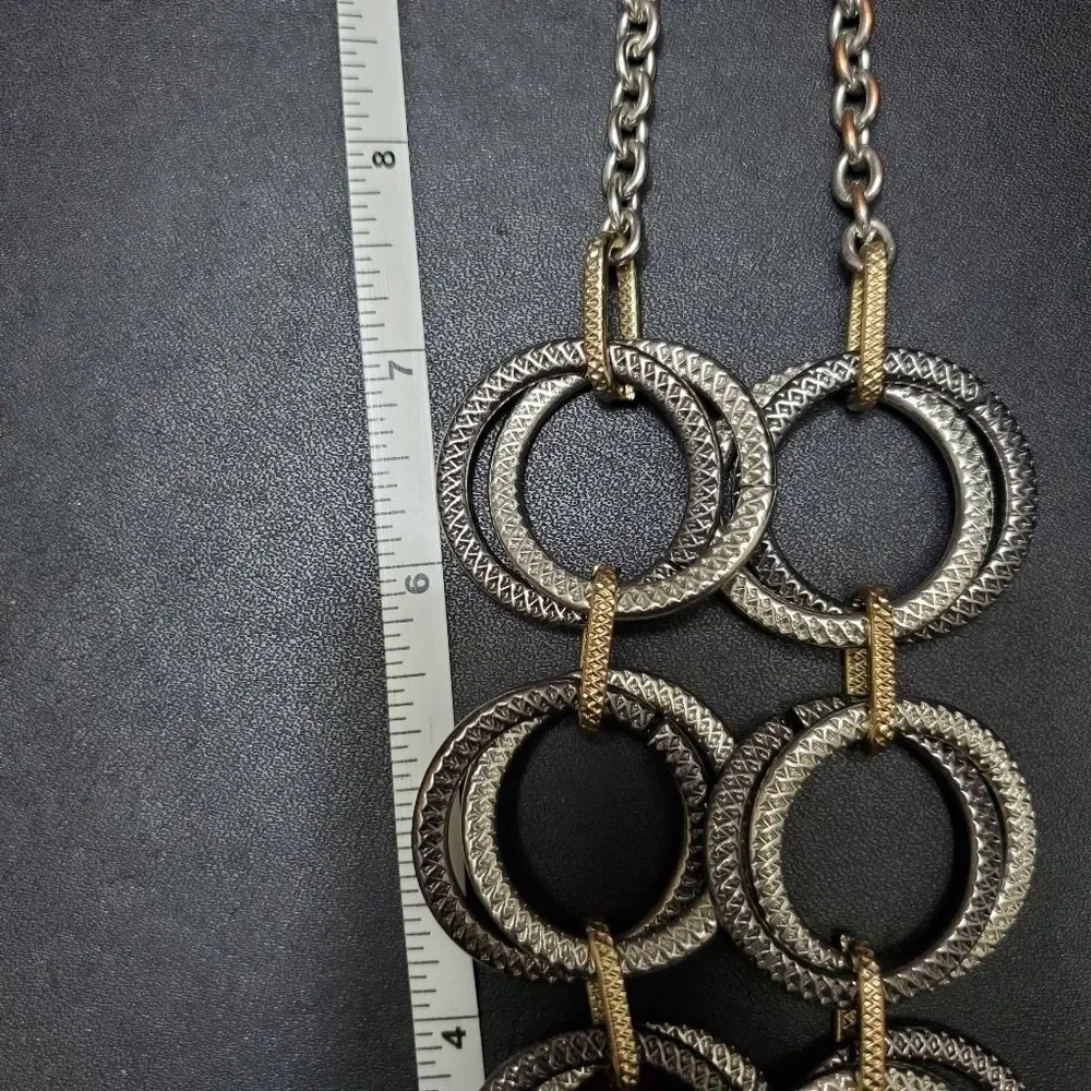Unbranded interwoven circles